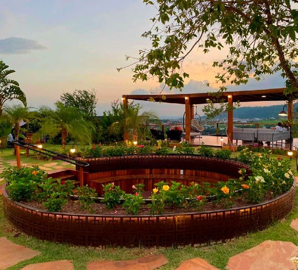 Quiosque de palha com jardim de areia